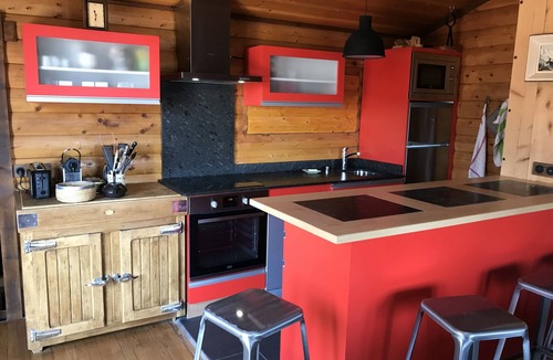 Les Angles Ski Chalet | Cosy chalet close to the slopes with lake view