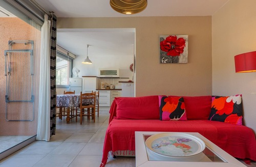 Vals-les-Bains Apartment | Cosy Retreat Near the Thermal Baths – Air Conditioning Included