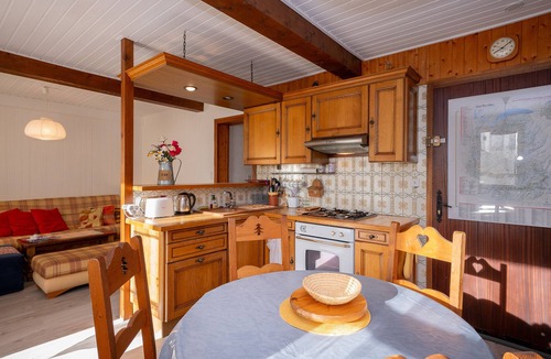 Aillon-le-Jerune Ski Chalet | Cottage "Gite 4 Personnes" with Mountain View & Shared Terrace