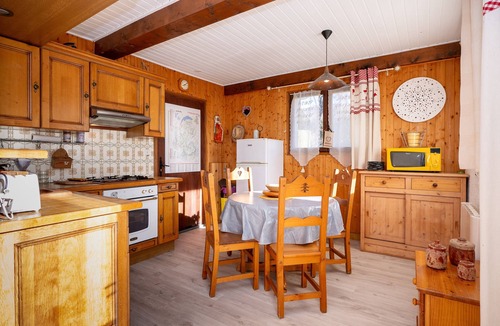 Aillon-le-Jerune Ski Chalet | Cottage "Gite 4 Personnes" with Mountain View & Shared Terrace