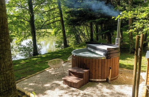Manzat Ski Chalet | Cottage with pond & private nordic bath