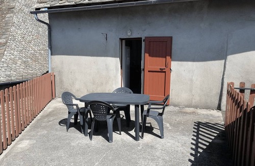 Montsalvy Apartment | Cozy 2-bedroom apartment with a large balcony - Montsalvy