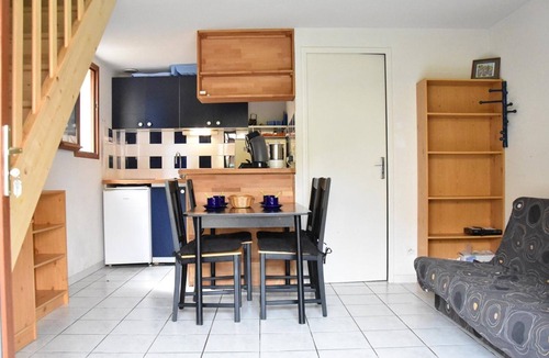 Les Ayguades House | Cozy 2BR House with Pool, Terrace & Parking - Steps from Beach & Shops in Gruissan