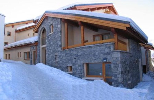 Lanslevillard Apartment | Cozy Apartment for 6 in Val Cenis Village, Close to Ski Slopes and Amenities