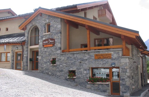 Lanslevillard Apartment | Cozy Apartment for 6 in Val Cenis Village, Close to Ski Slopes and Amenities