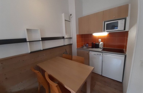 La Perriere Apartment | Cozy apartment in La Tania center, 4 pers, ski-in/ski-out