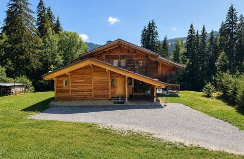 Notre-Dame-de-Bellecombe Ski Chalet | Cozy chalet for 6-8 with wood stove and sunny terrace