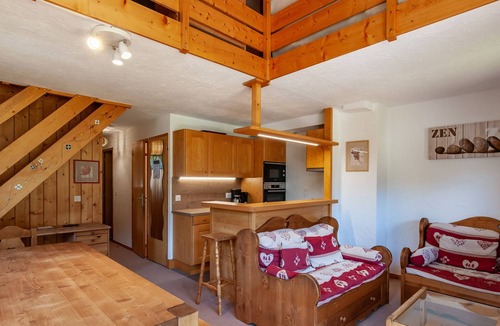 Meribel-Mottaret Apartment | Cozy chalet in Méribel with mezzanine and equipped kitchen