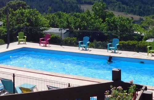 Vesseaux Ski Chalet | Cozy chalet, pets allowed - 2 guests