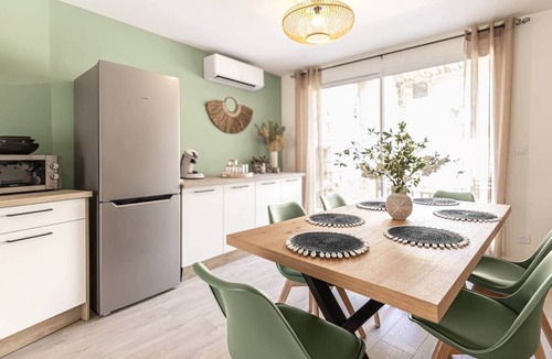 Saint-Paul-Trois-Chateaux Apartment | Cozy duplex - patio - sleeps 6 - historic village