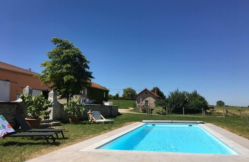 Saint-Andre-dʼApchon Cottage | Cozy getaway with garden and Wi-Fi, romantic retreat