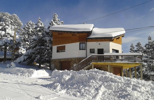Font-Romeu-Odeillo-Via Ski Chalet | Cozy Mountain Chalet Top Floor – Wellness Escape in Font-Romeu