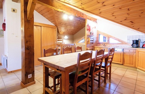 Morillon Apartment | Cozy Ski Loft steps to Gondola Biking Lake Family Friendly Sleeps up to 10