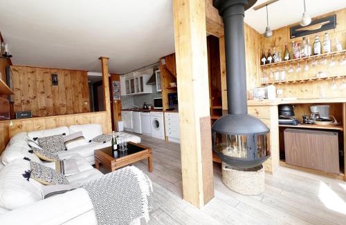 Val-Thorens Apartment | Dernier étage avec vue sur les montagnes Emplacement Exceptionnel au cœur de Val Thorens Ski aux pieds Prestations incluses