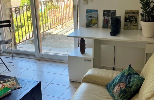 Essertines-en-Chatelneuf Bed & Breakfast | Detached studio surrounded by nature, 1 bedroom, 1 living room, 1 bathroom