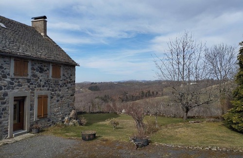 Menet House | Detached country house