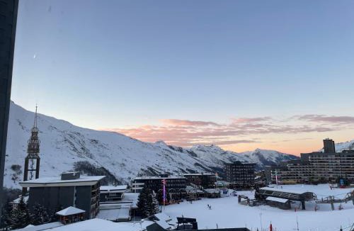 Les Menuires Apartment | Dorons Mountain Studios, ski-in ski-out, au coeur des Menuires