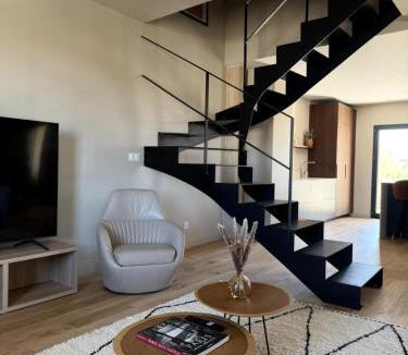 Faubourg Apartment | Duplex au cœur de Nîmes avec vue sur la Tour Magne