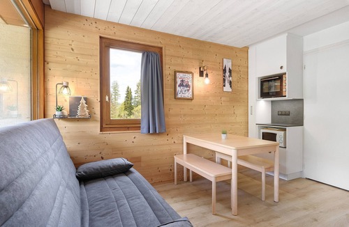 Villard-de-Lans Apartment | Elegant 'Havre de Paix' Apartment with Mountain View, Private Terrace & Wi-Fi