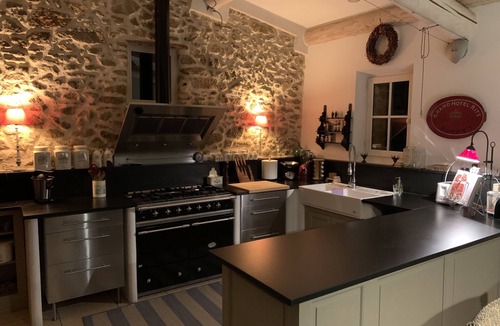 Aubignan House | Elegant Provencal farmhouse with heated swimming pool, rated 5-star Meublé de Tourisme