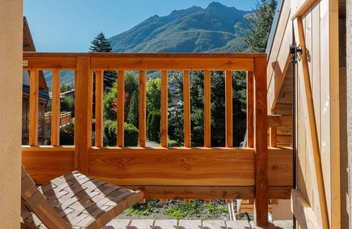 Monetier-les-Bains Apartment | Family apartment 4 adults + 4 children, near village, parking
