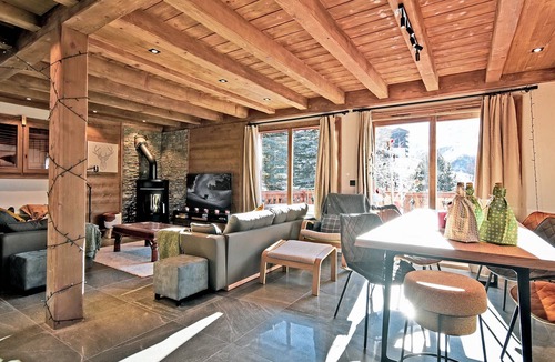 Les Menuires Ski Chalet | Family chalet in Les Menuires, sauna, parking, close to ski slopes