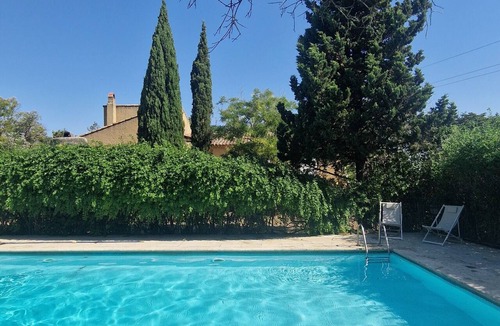 Saint-Martin-de-Crau House | Family home with a pool on the outskirts of the Alpilles