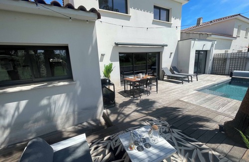 Teyran House | Family villa with pool and palm trees, between sea and garrigue