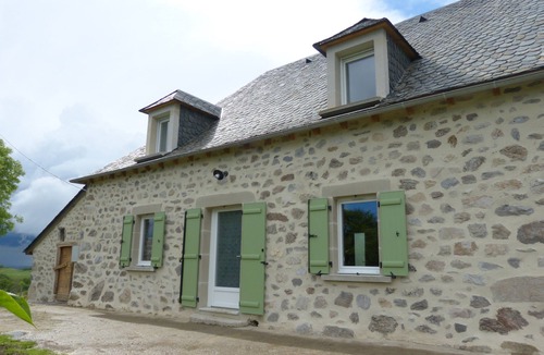 Champs-sur-Tarentaine-Marchal House | Large, comfortable house. Exceptional view of the lake and Auvergne mountains!