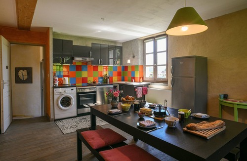 Les Avenieres House | Gîte Les Tulipes in Isère: Peaceful Retreat with Mountain Views