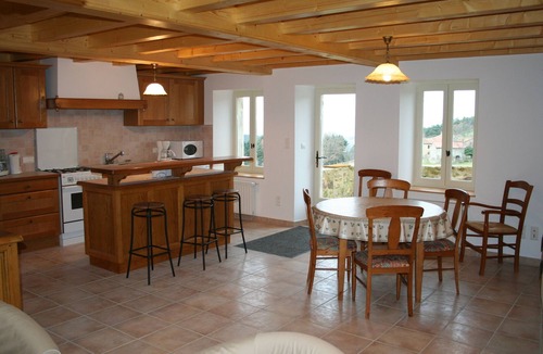 Saint-Quentin-sur-Sauxillanges House | 3* HELI GOULAPIE group gite with mountain views