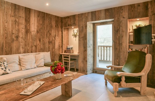 Aillon-le-Jerune House | Gîte Ciméléon Bas – Authentic Farmhouse, Alpine Views, Private Terrace, Sleeps 4