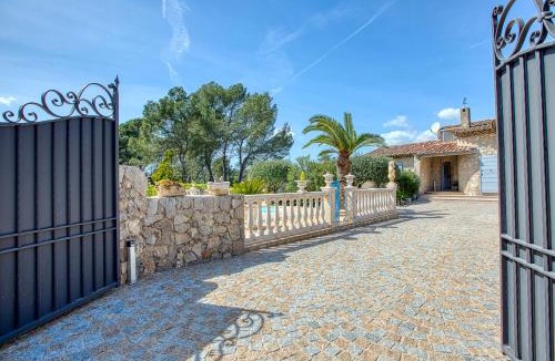 Peymeinade House | Gîte LES PINS climatisé piscine jardin parking