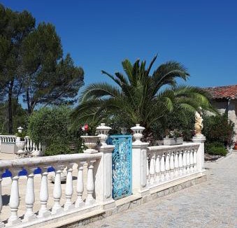 Peymeinade House | Gîte LES PINS climatisé piscine jardin parking