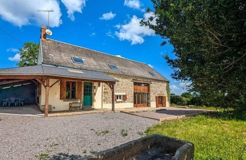 Crevant House | Gite 15 pers center de la France, Household linen and towels provided