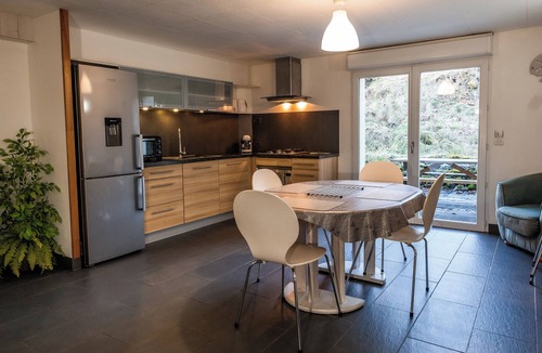 Besse-en-Chandesse Cottage | GÎTE 3 STARS, BESSE & ST-ANASTAISE, Theme: SKIING, HIKING, VISITS, FISHING