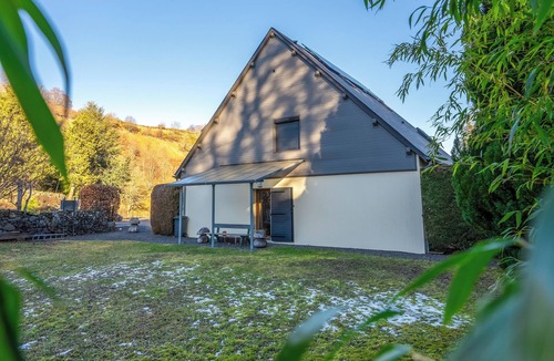 Besse-en-Chandesse Cottage | GÎTE 3 STARS, BESSE & ST-ANASTAISE, Theme: SKIING, HIKING, VISITS, FISHING