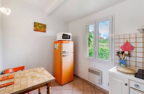 Salignac-Eyvignes House | Gite Charly: Private Terrace, Shared Garden, Pool & Wi-Fi in Salignac Eyvigues
