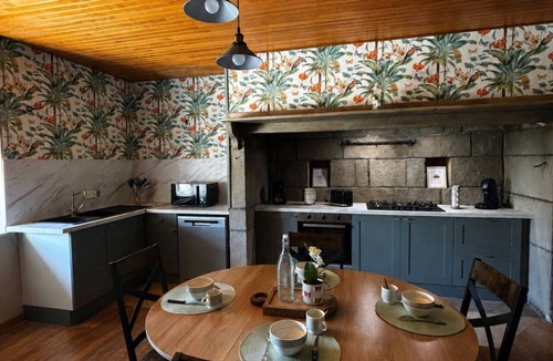 Le Monteil House | Gîte du Cordonnier: A haven of peace with a spa in the Salers and Puy Mary area.