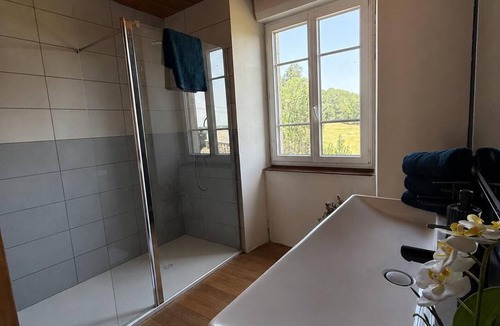 Le Monteil House | Gîte du Cordonnier: A haven of peace with a spa in the Salers and Puy Mary area.
