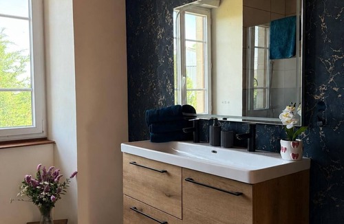 Le Monteil House | Gîte du Cordonnier: A haven of peace with a spa in the Salers and Puy Mary area.