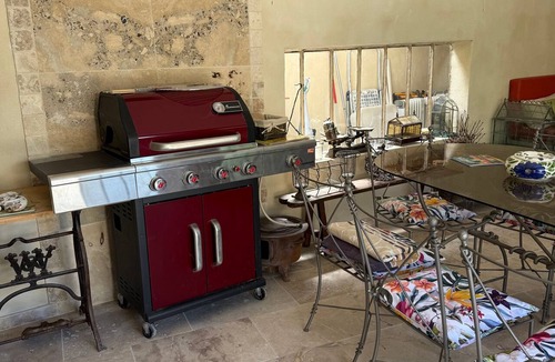 Violes Apartment | Gite in the Abtrus Vineyards at Mas Des Armouriers, with Pool