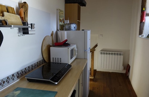 Lavoute-Chilhac Cottage | Gîte Lavoûte-Chilhac with terrace on the Allier, up to 4 people