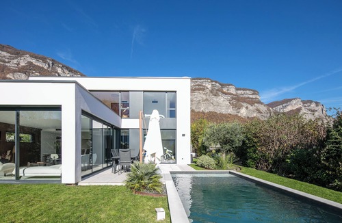 Bernin House | Gorgeous 4-bedroom house with AC in charming Bernin France
