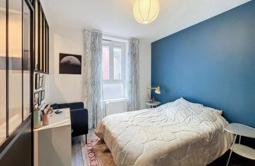 La Gare Apartment | Grand appart - 1 Mai - Gare - 8 couchages - 2 douches - Clim