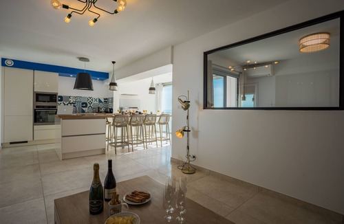 Carnon-Plage Apartment | Grand standing apartment - 1st line - Facing the sea 4 - 6 people - beach