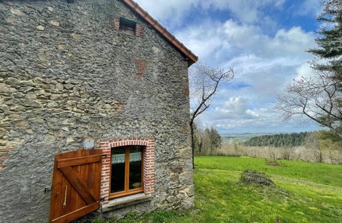 Chatel-Montagne Cottage | Green haven for couples with parking