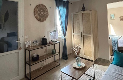 La Garde-Adhemar Bed & Breakfast | Grenache room