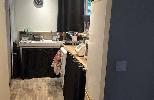 Vals-les-Bains Bed & Breakfast | ground-floor accommodation: sleeps 10 (3 bedrooms and 2 sofa beds in the living room)