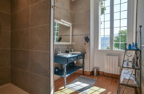 Saint-Albin-de-Vaulserre Bed & Breakfast | Guest Room “Chambre du Parc”: Mountain View, Shared Terrace, Wi-Fi